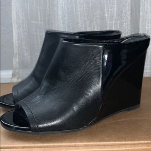 KENNETH COLE REACTION Black Leather Wedges, Size 7